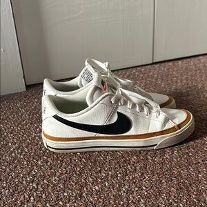 Nike Women’s Court Legacy